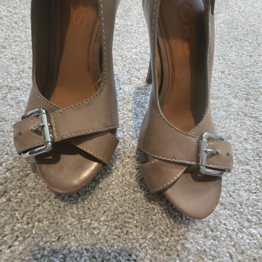 Michael Kors Women's Tan Peep Toe Heels